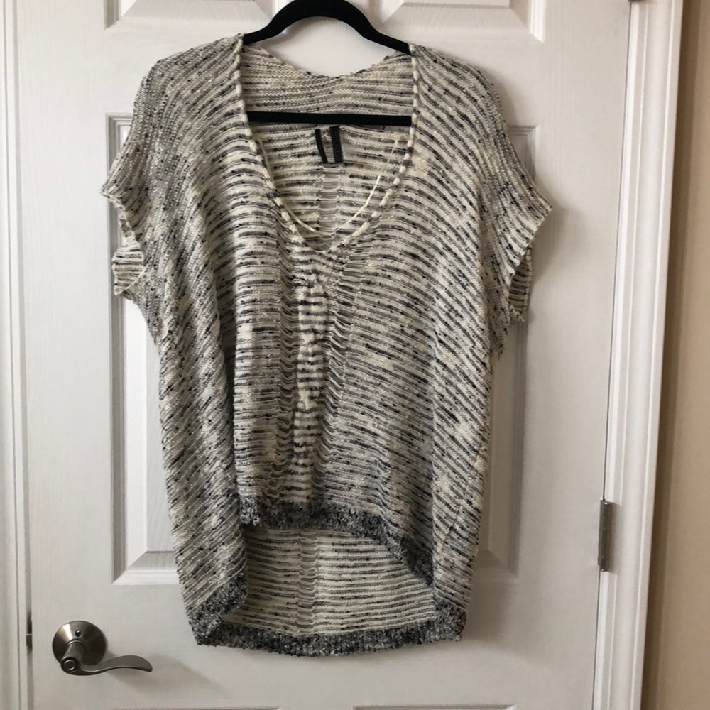 Short sleeve knit sweater